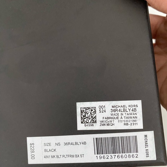 Michael Kors 4-In-1 Logo Belt Box Set - Picture 5 of 5